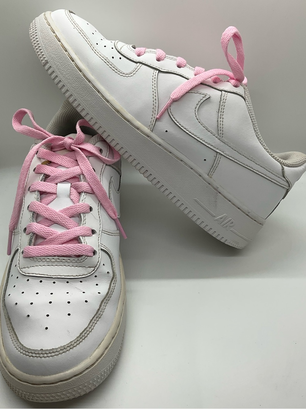 White Leather NIKE Air Force 1 Low 'Pink Laces' Youth size 7Y Women's 8.5 Mens 7